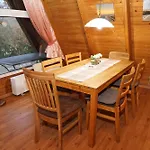 Semesterbostad Zeltdachhaus Mit Grossem Grundstue