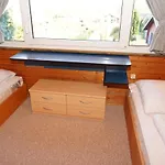 Zeltdachhaus Mit Grossem Grundstue * Damp