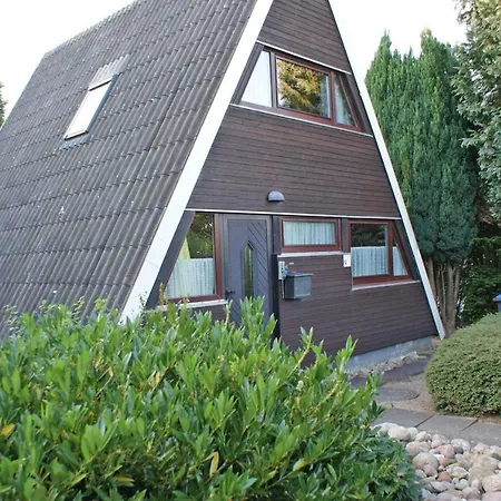 Holiday home Zeltdachhaus Mit Grossem Grundstue