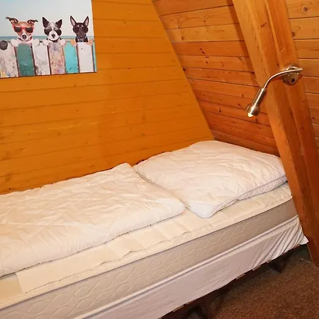 Zeltdachhaus Mit Grossem Grundstueck Holiday home Damp