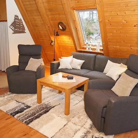 Semesterbostad Zeltdachhaus Mit Grossem Grundstue