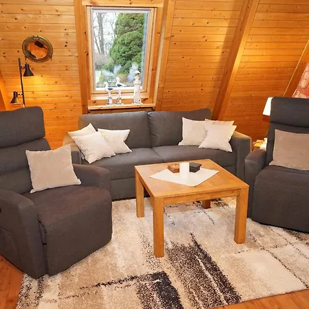 Zeltdachhaus Mit Grossem Grundstue * Damp